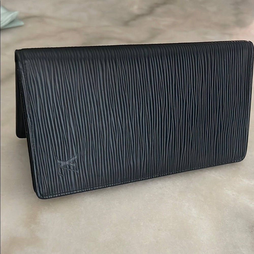 Louis Vuitton Epi Bifold Leather Wallet in Black